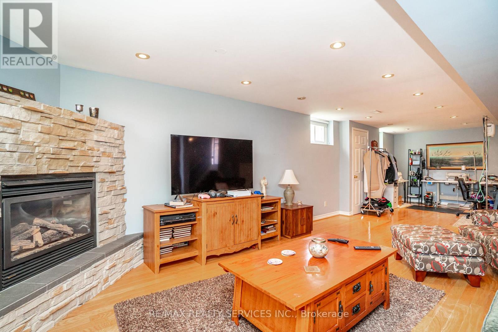 87 AMBLESIDE DRIVE - 29