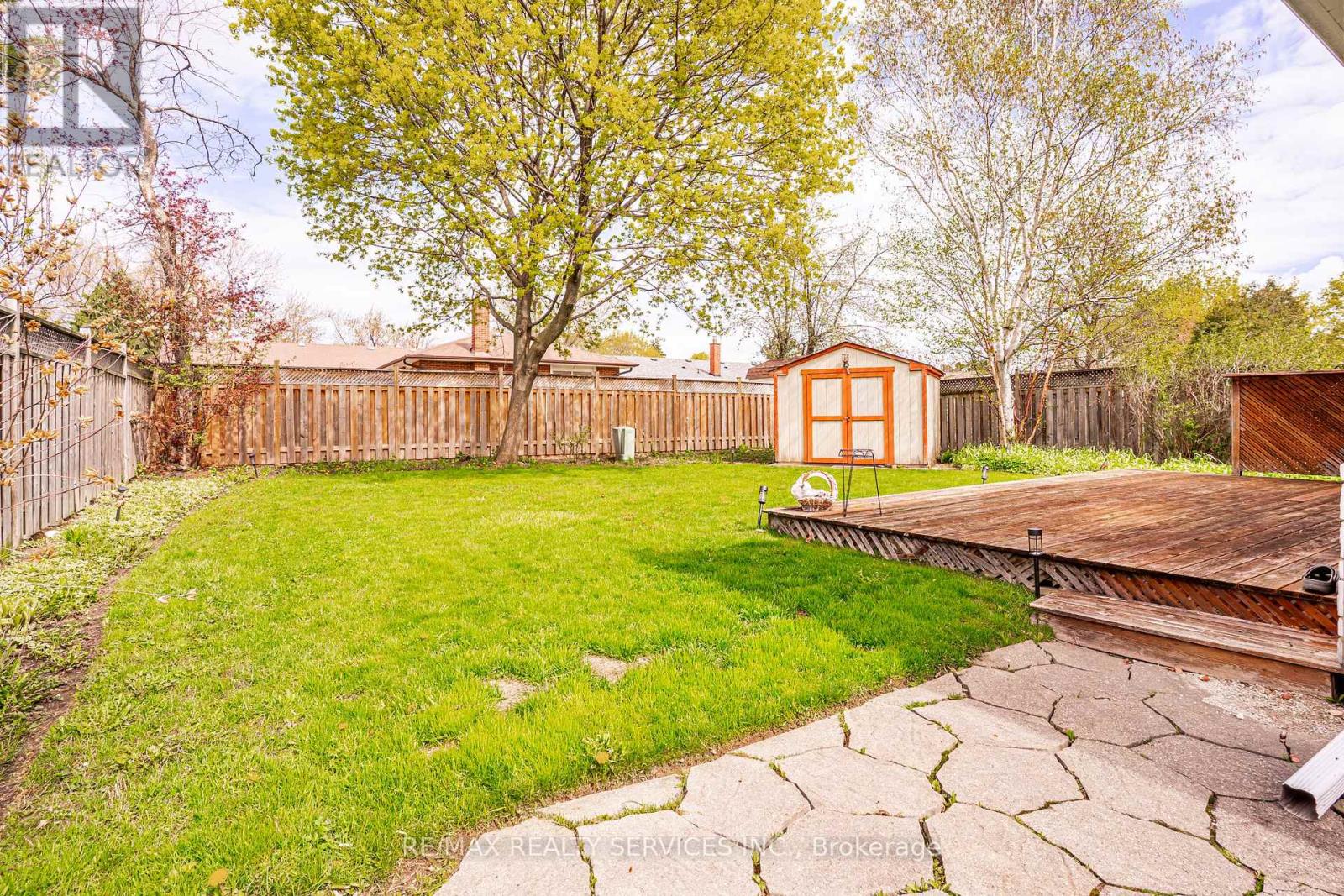 87 AMBLESIDE DRIVE - 34
