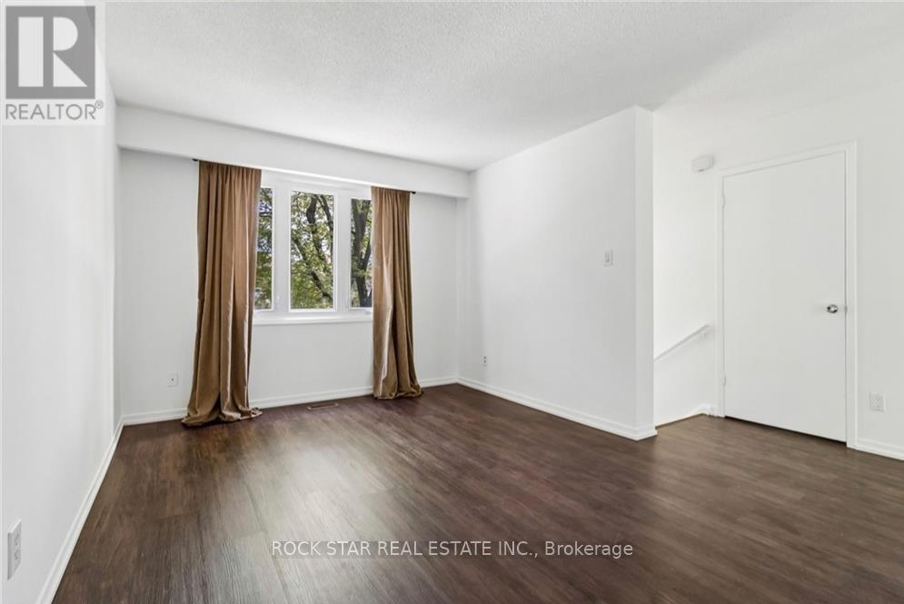 32 LANSING SQUARE - 10