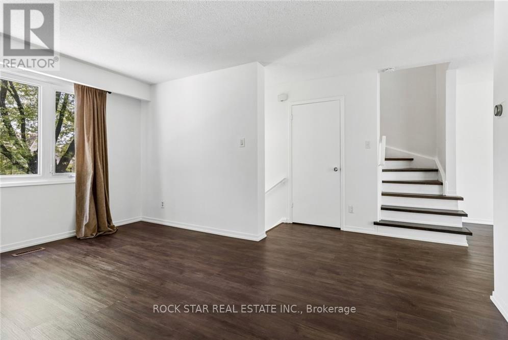 32 LANSING SQUARE - 11
