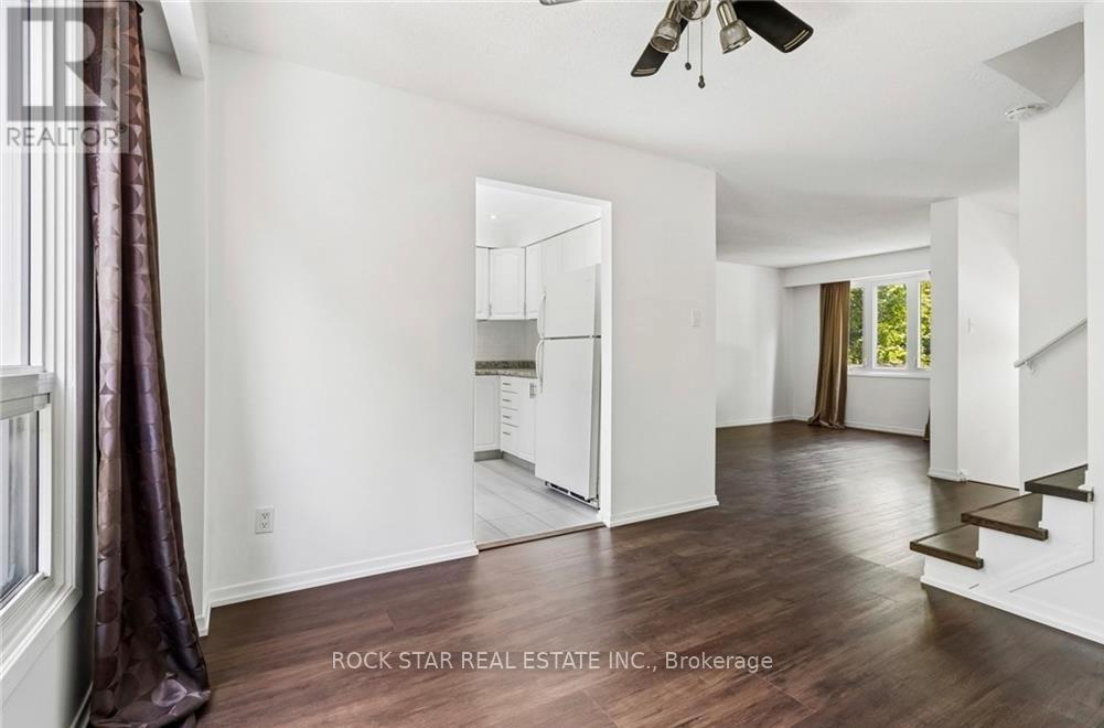 32 LANSING SQUARE - 16