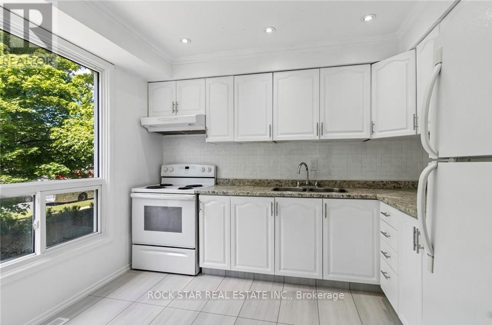 32 LANSING SQUARE - 17