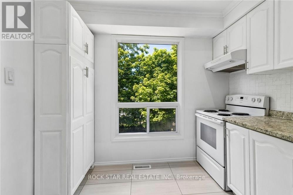 32 LANSING SQUARE - 18