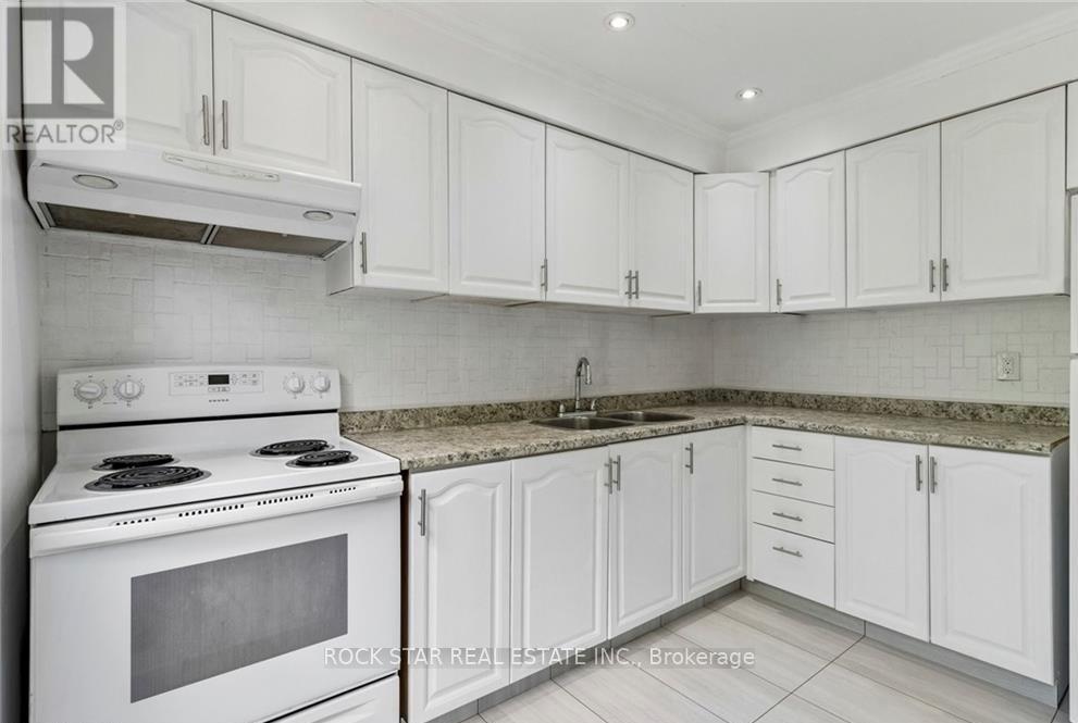 32 LANSING SQUARE - 19