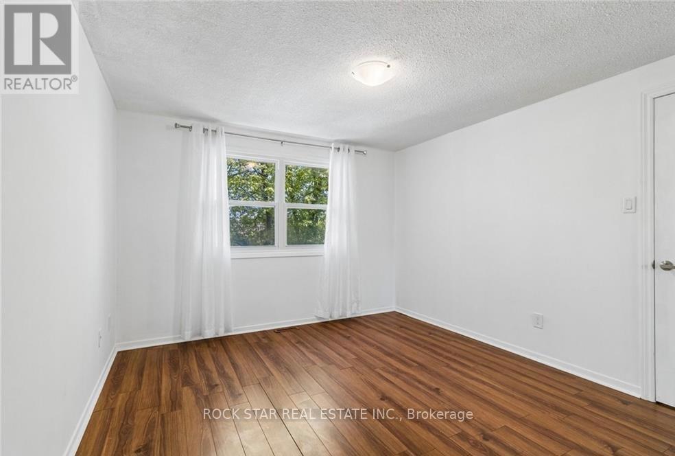 32 LANSING SQUARE - 27