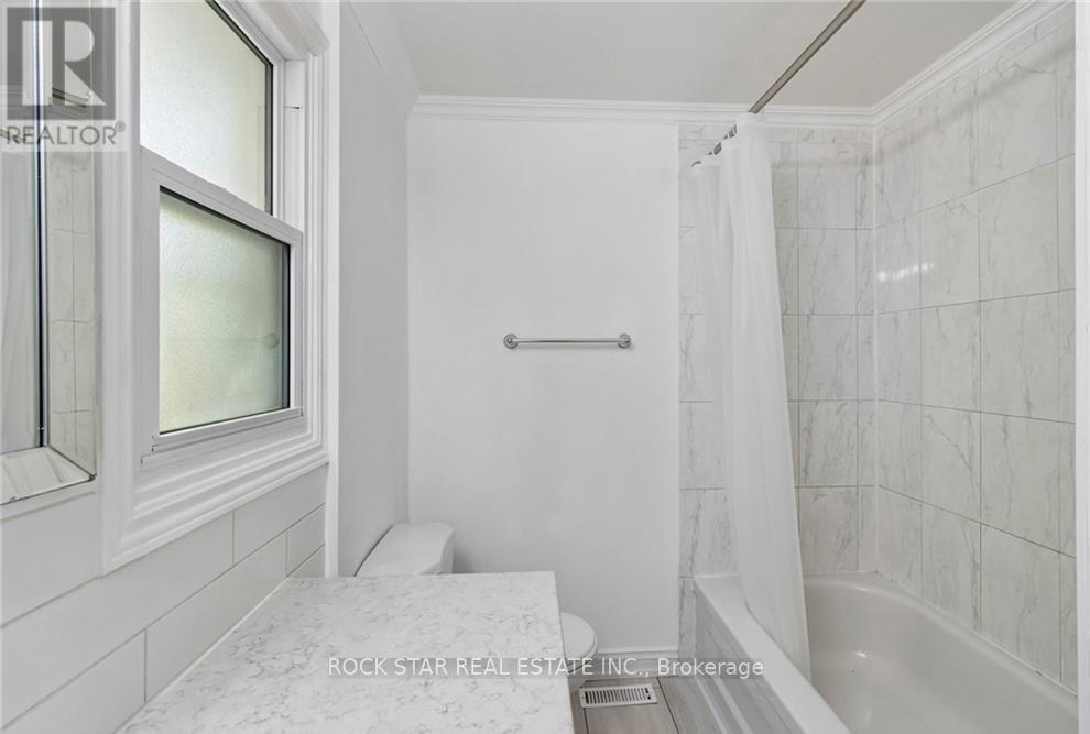 32 LANSING SQUARE - 31