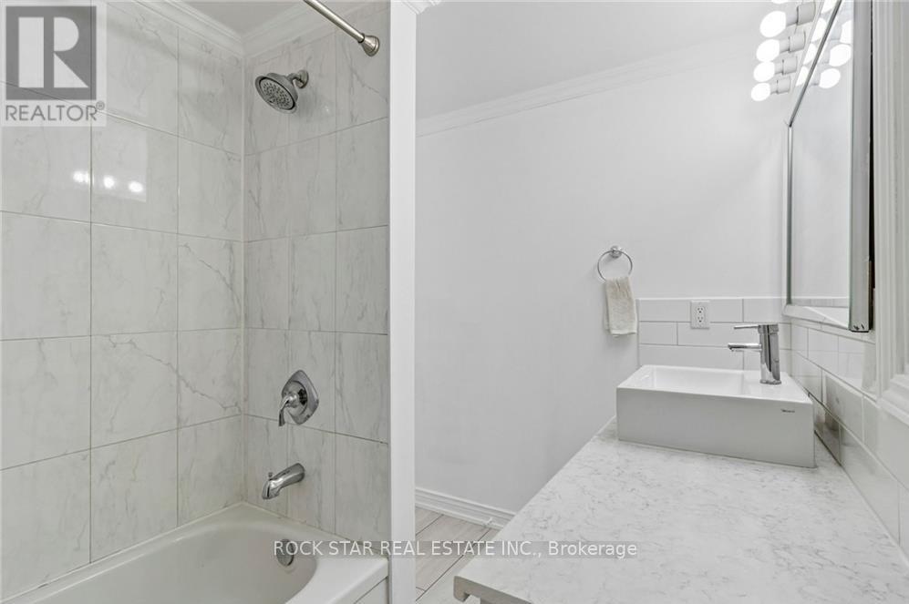 32 LANSING SQUARE - 32