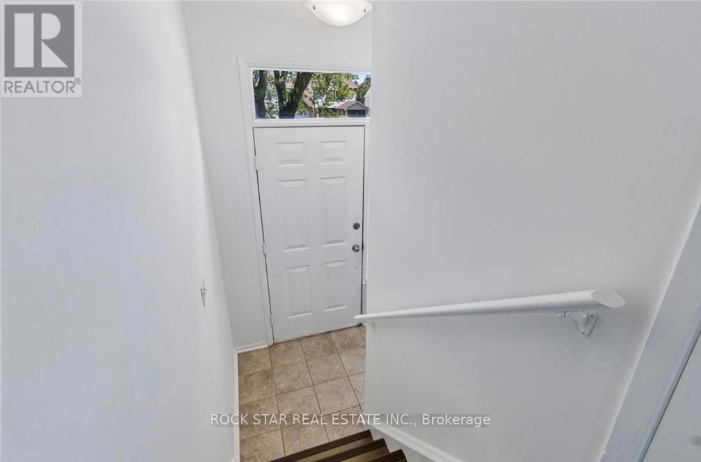 32 LANSING SQUARE - 33