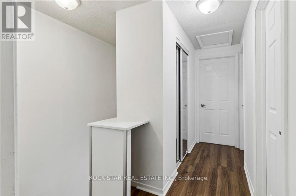 32 LANSING SQUARE - 34