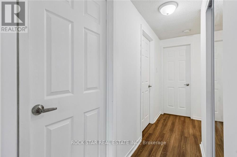32 LANSING SQUARE - 35