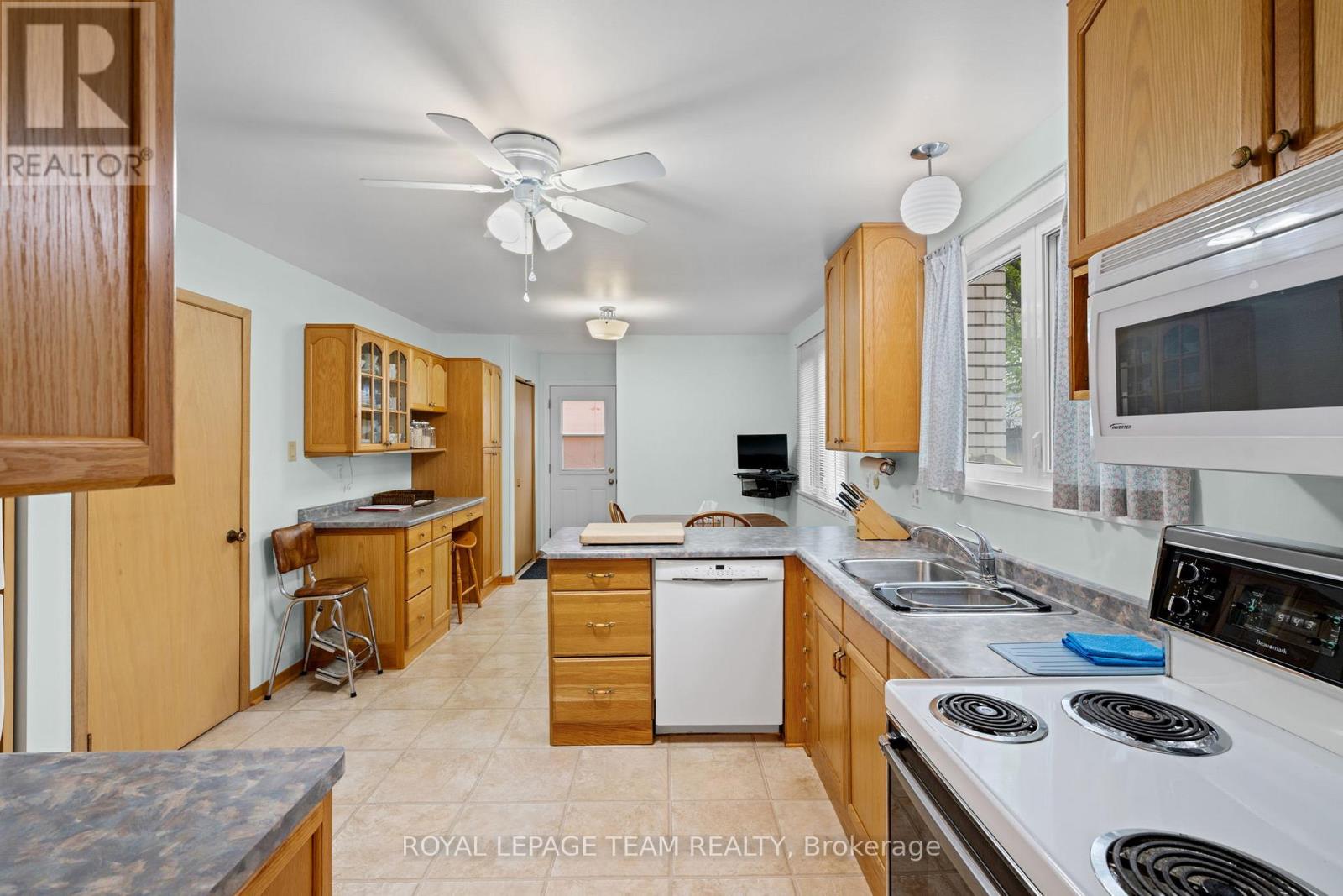 7 CENTREPARK DRIVE - 11