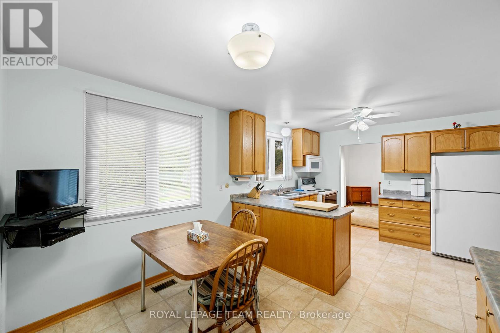 7 CENTREPARK DRIVE - 14