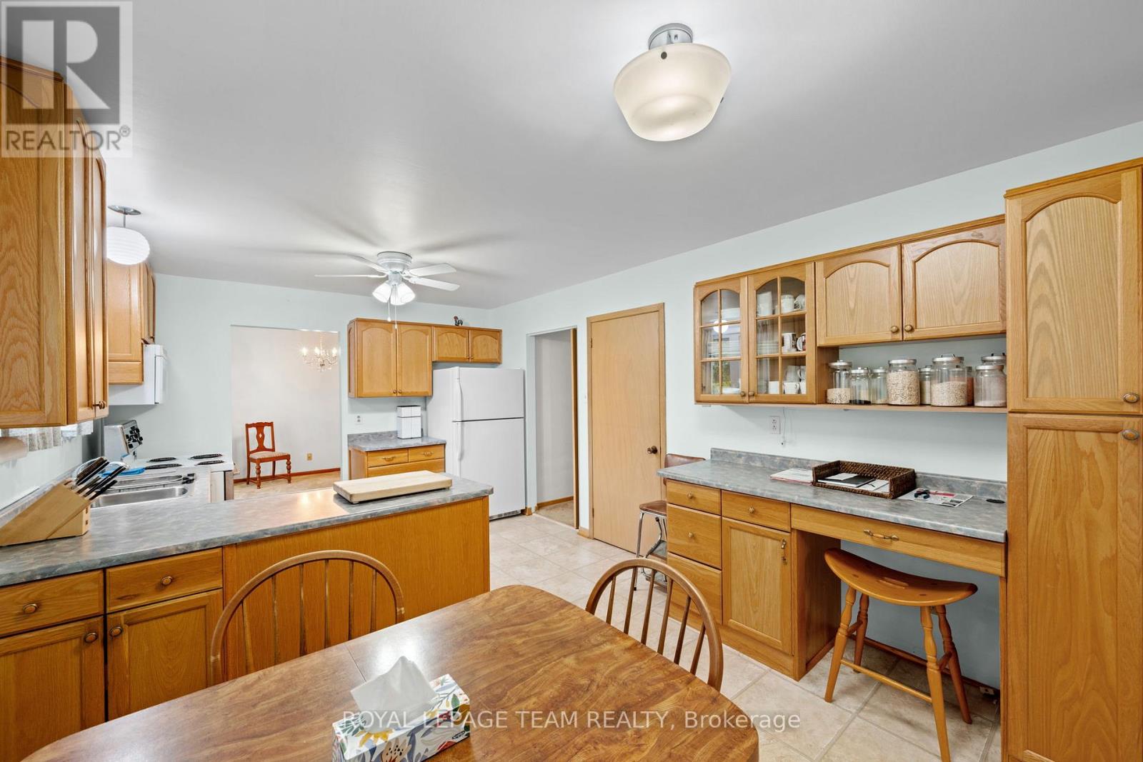 7 CENTREPARK DRIVE - 15