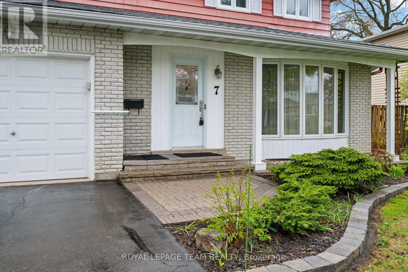 7 CENTREPARK DRIVE - 2