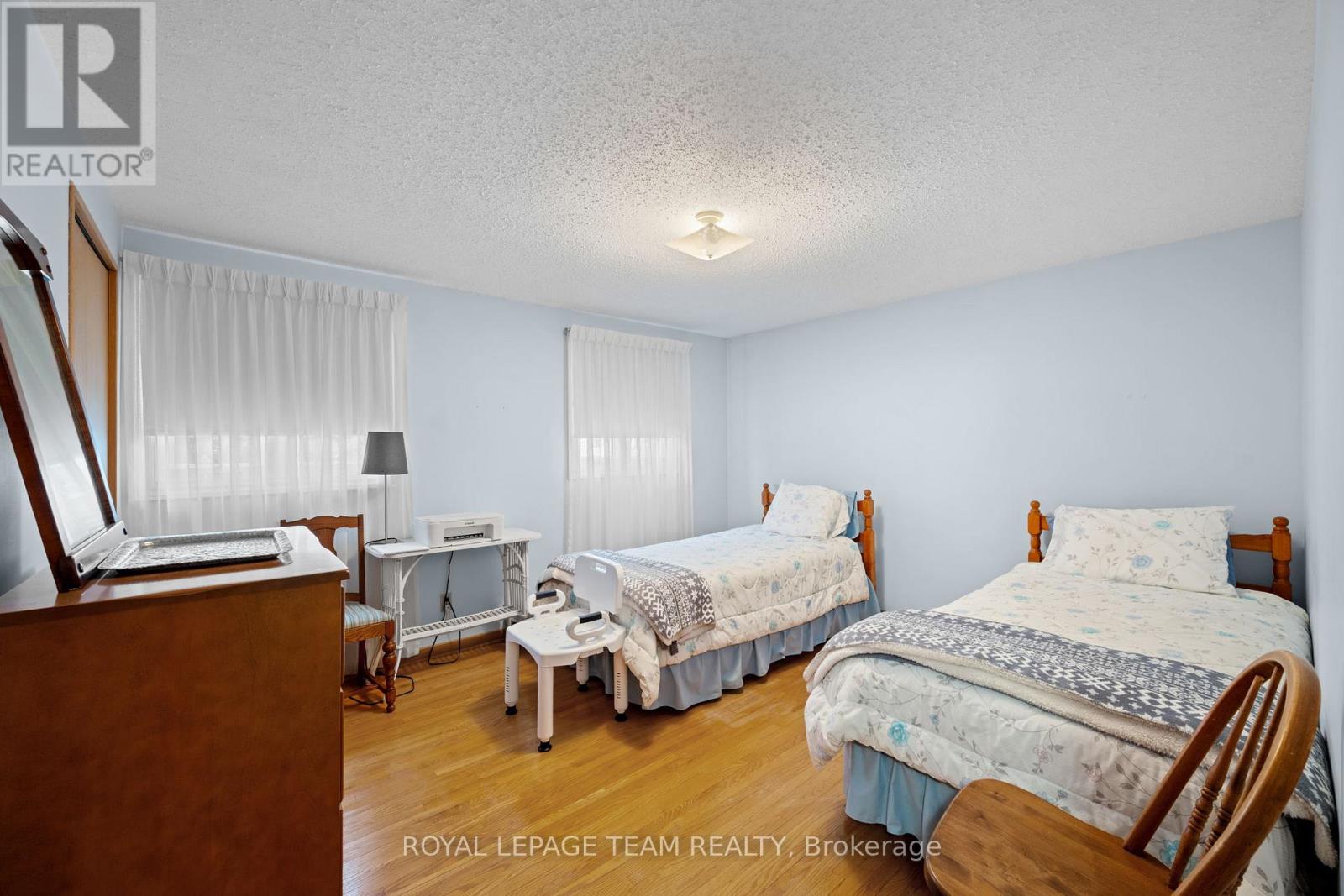 7 CENTREPARK DRIVE - 19