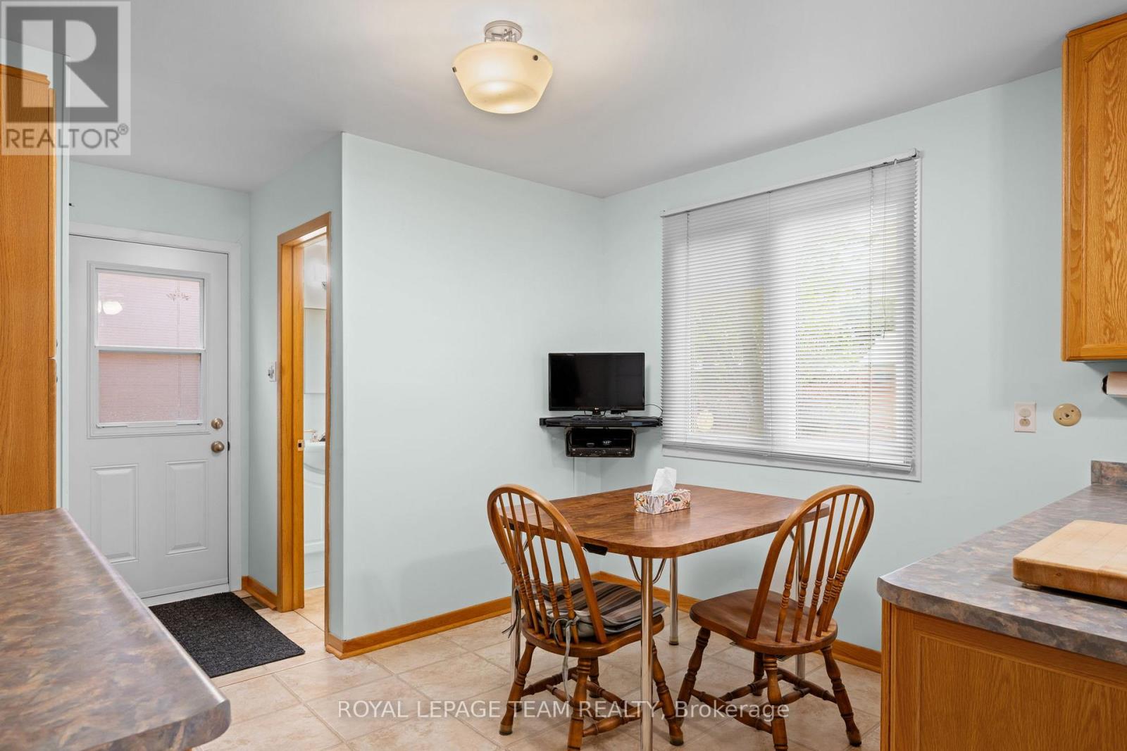 7 CENTREPARK DRIVE - 16