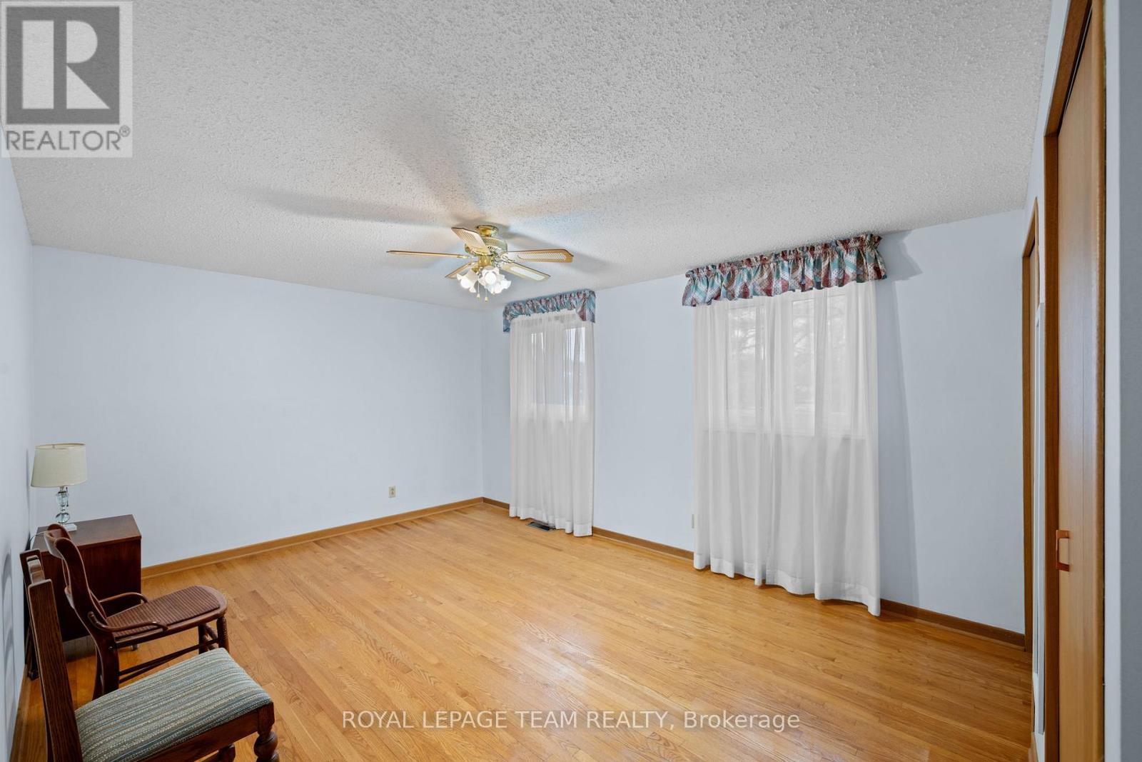 7 CENTREPARK DRIVE - 23
