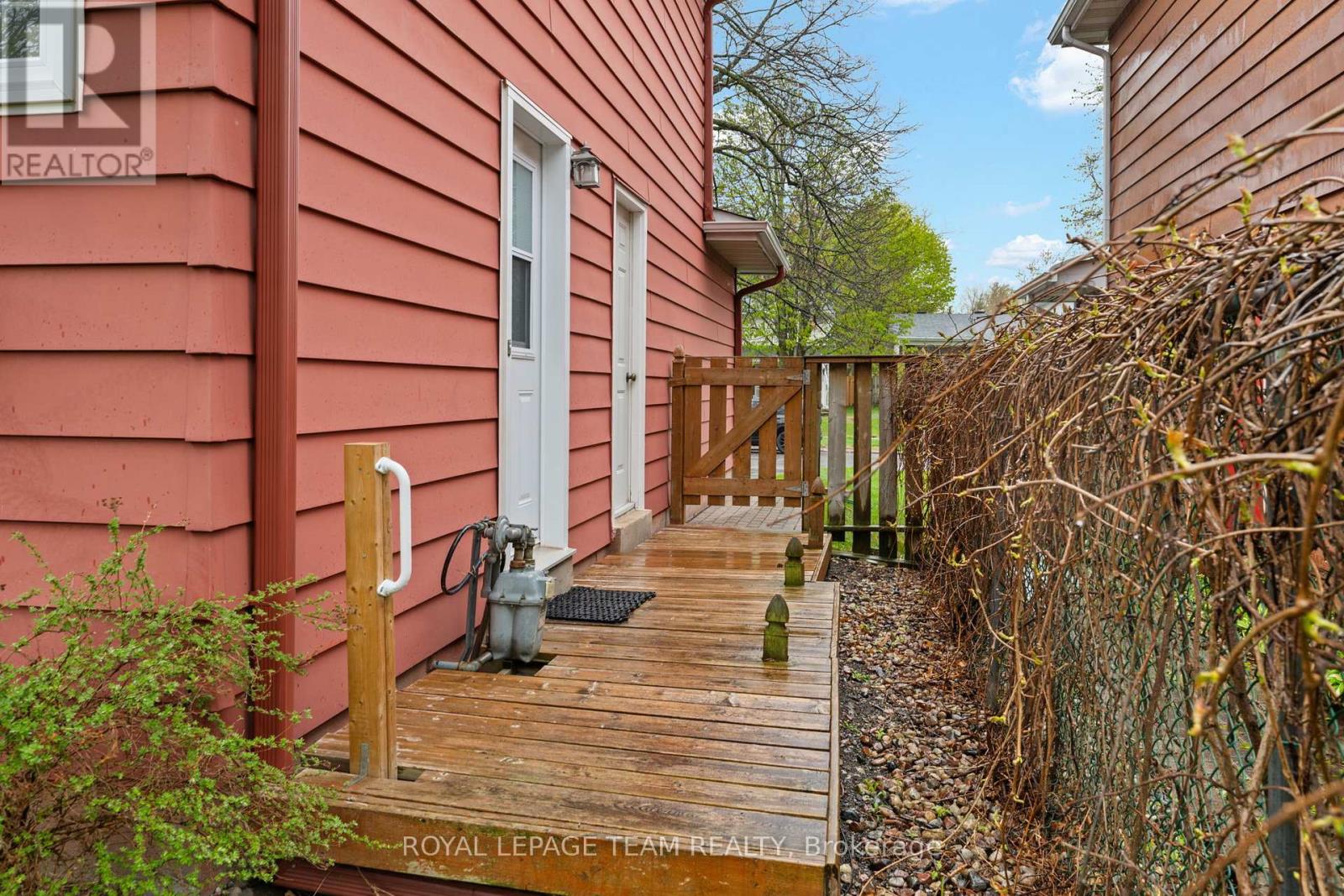 7 CENTREPARK DRIVE - 33