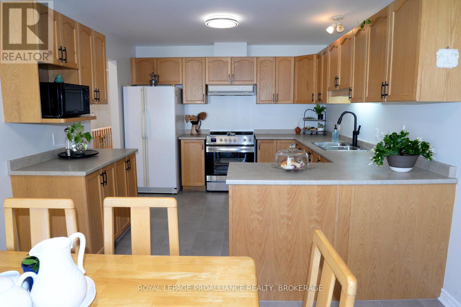 166 ELLESMEER AVENUE - 11