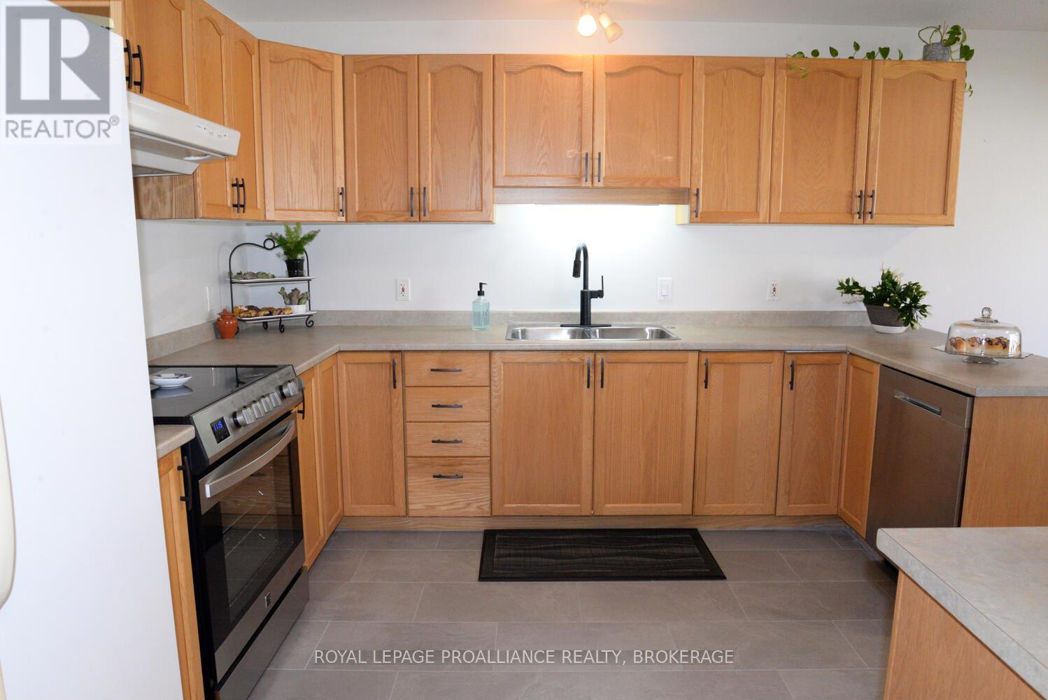 166 ELLESMEER AVENUE - 12