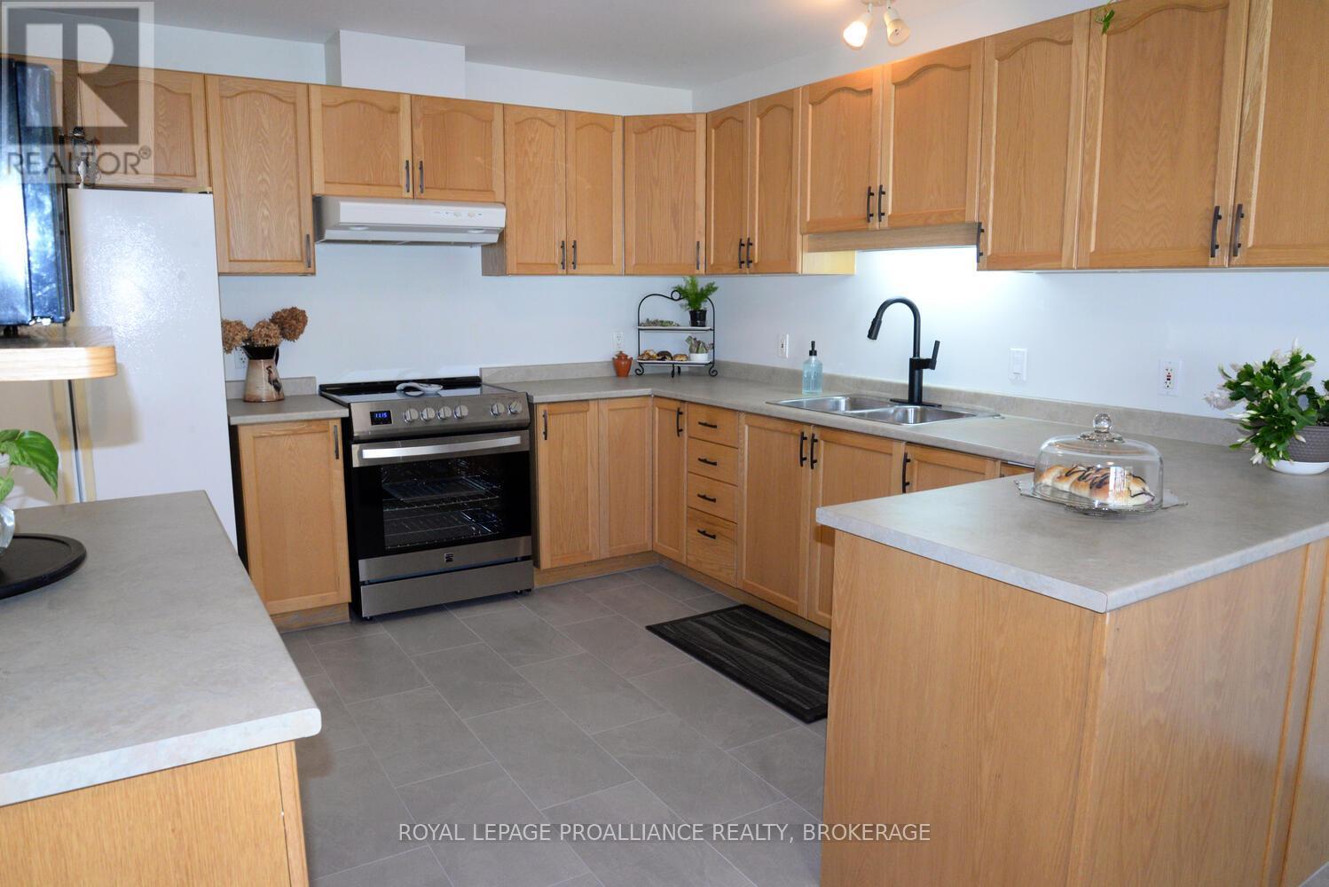 166 ELLESMEER AVENUE - 13