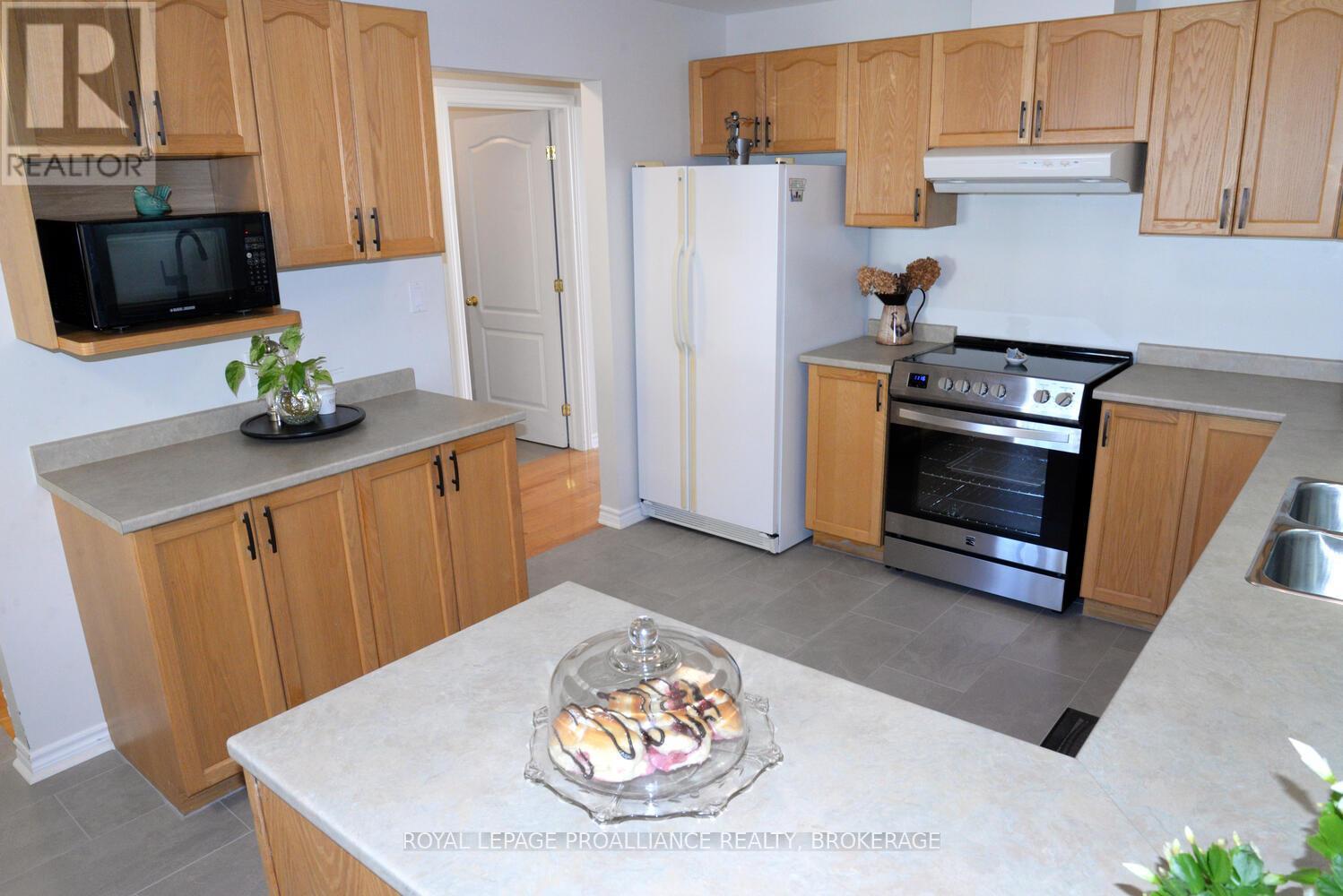 166 ELLESMEER AVENUE - 14