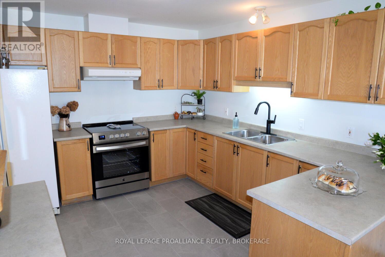 166 ELLESMEER AVENUE - 15