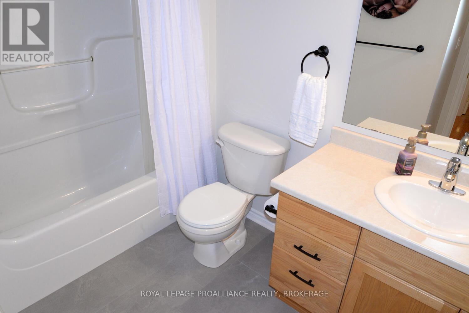 166 ELLESMEER AVENUE - 24