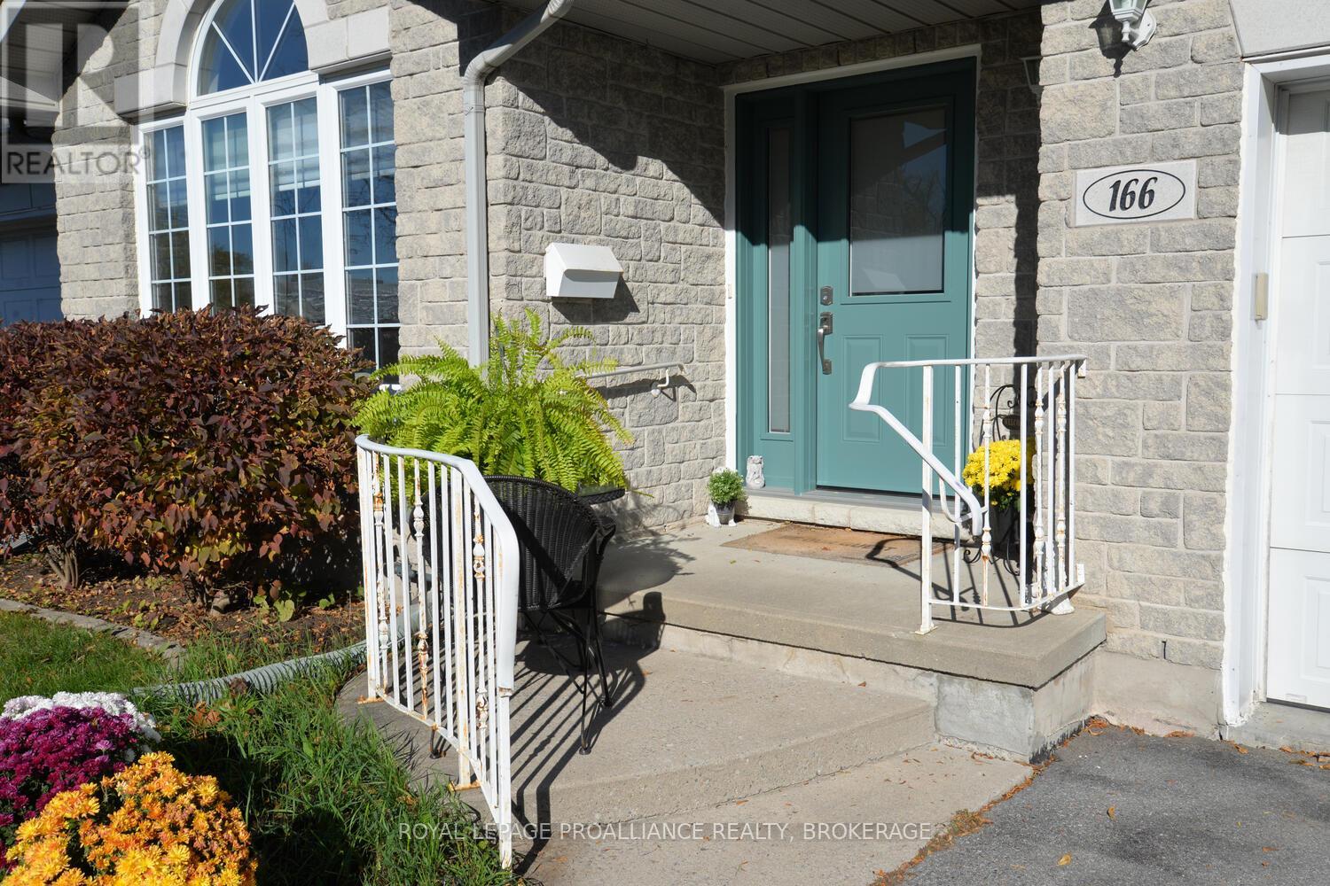 166 ELLESMEER AVENUE - 4
