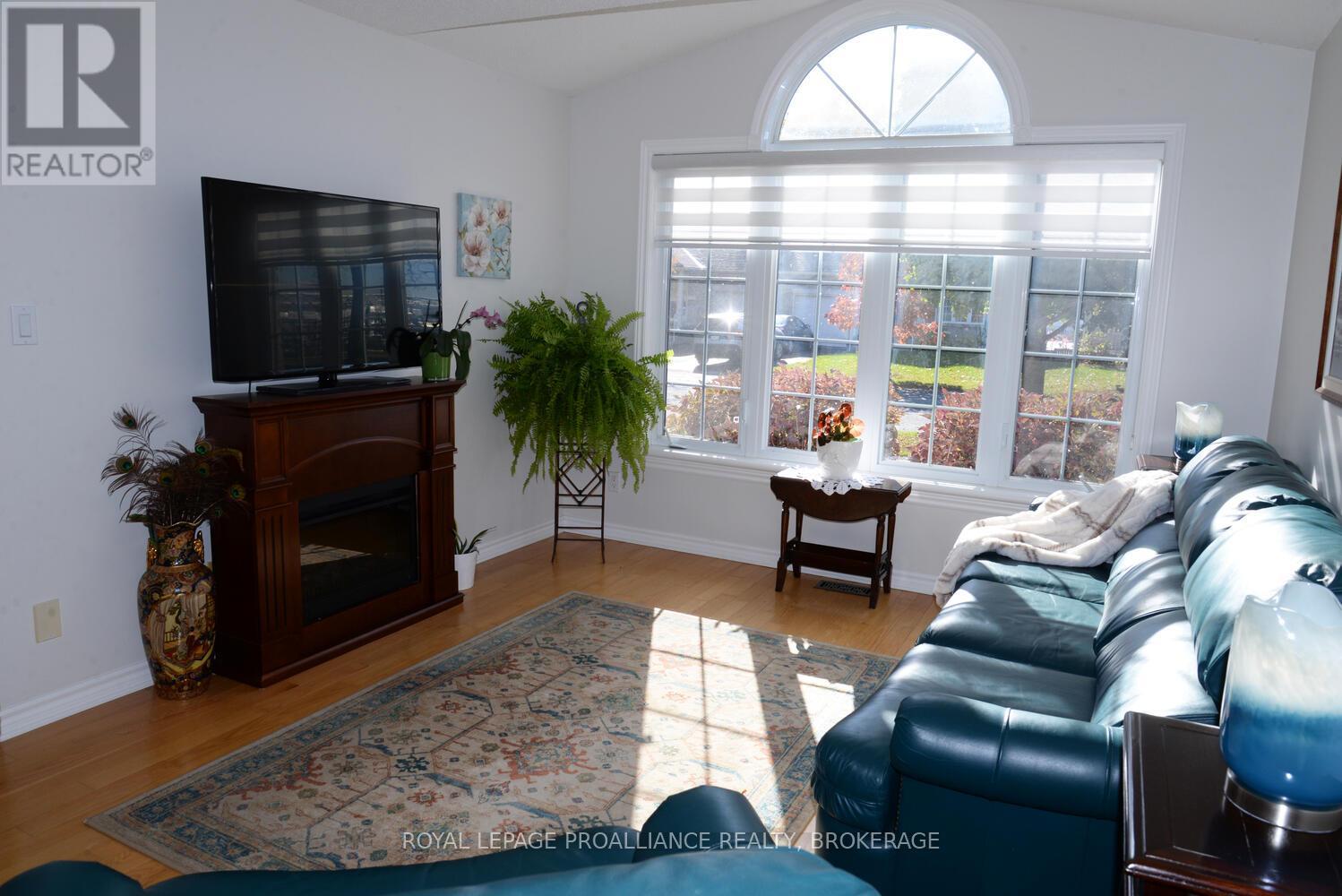 166 ELLESMEER AVENUE - 7