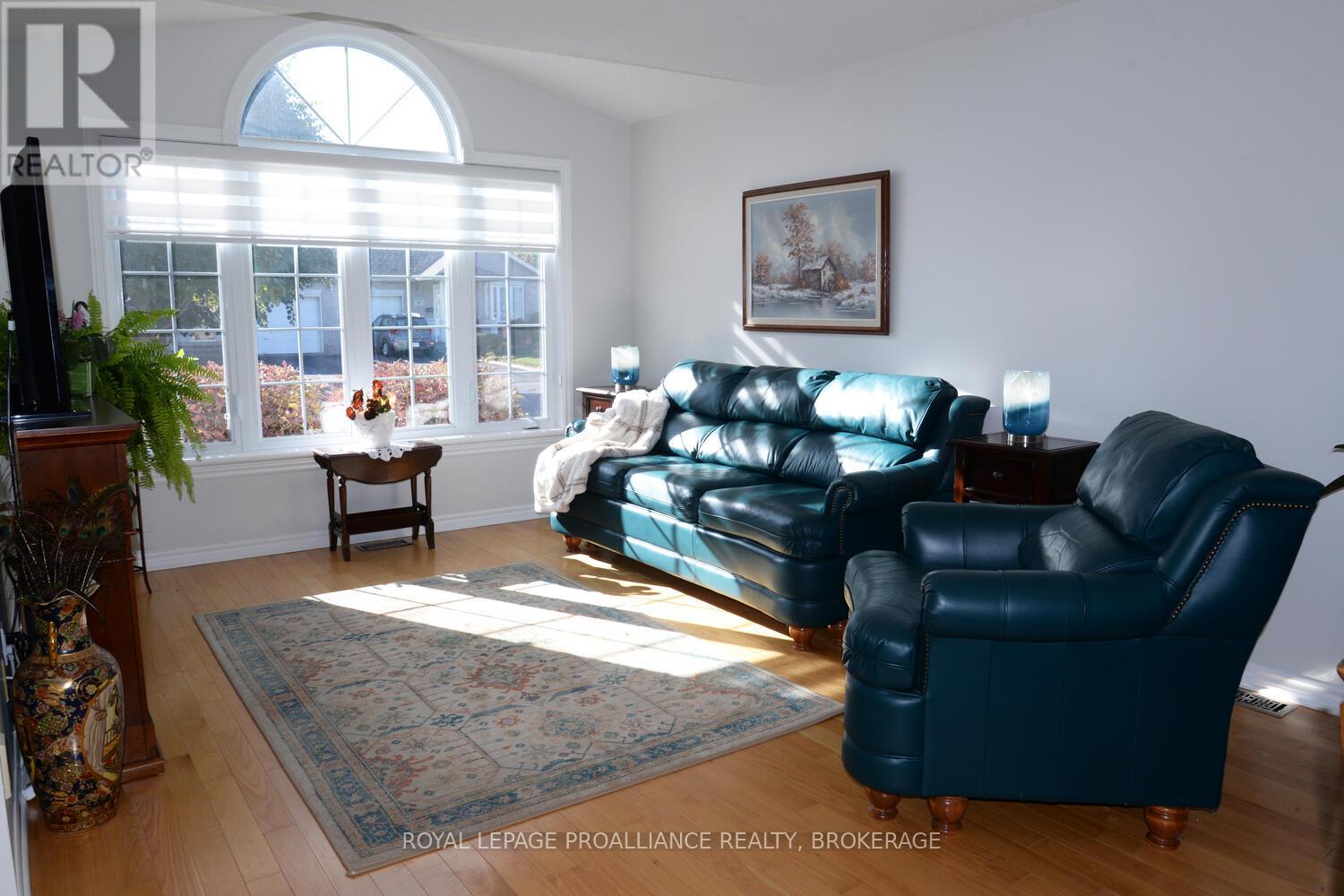 166 ELLESMEER AVENUE - 8