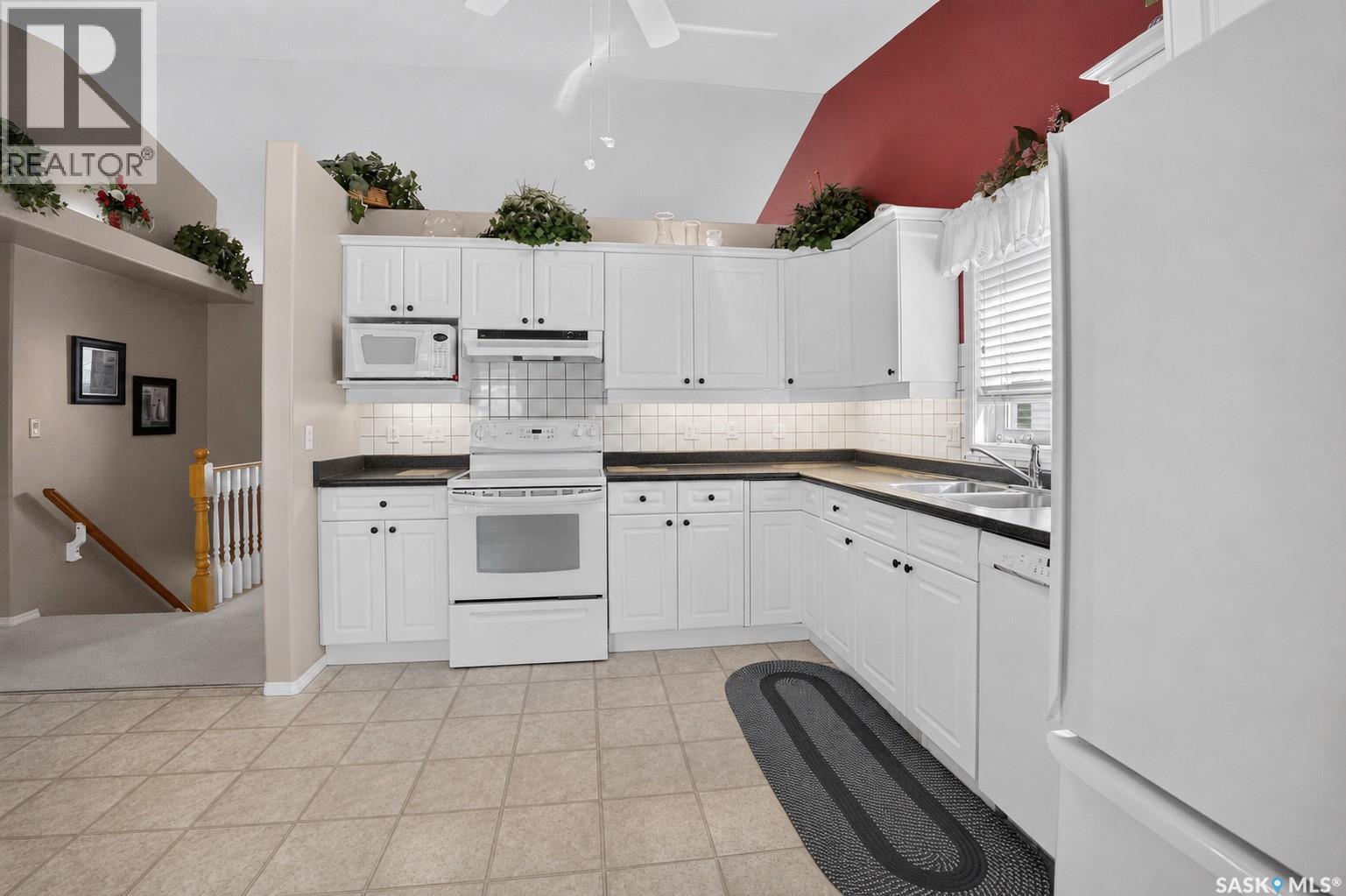 307 Sumner LANE - 3