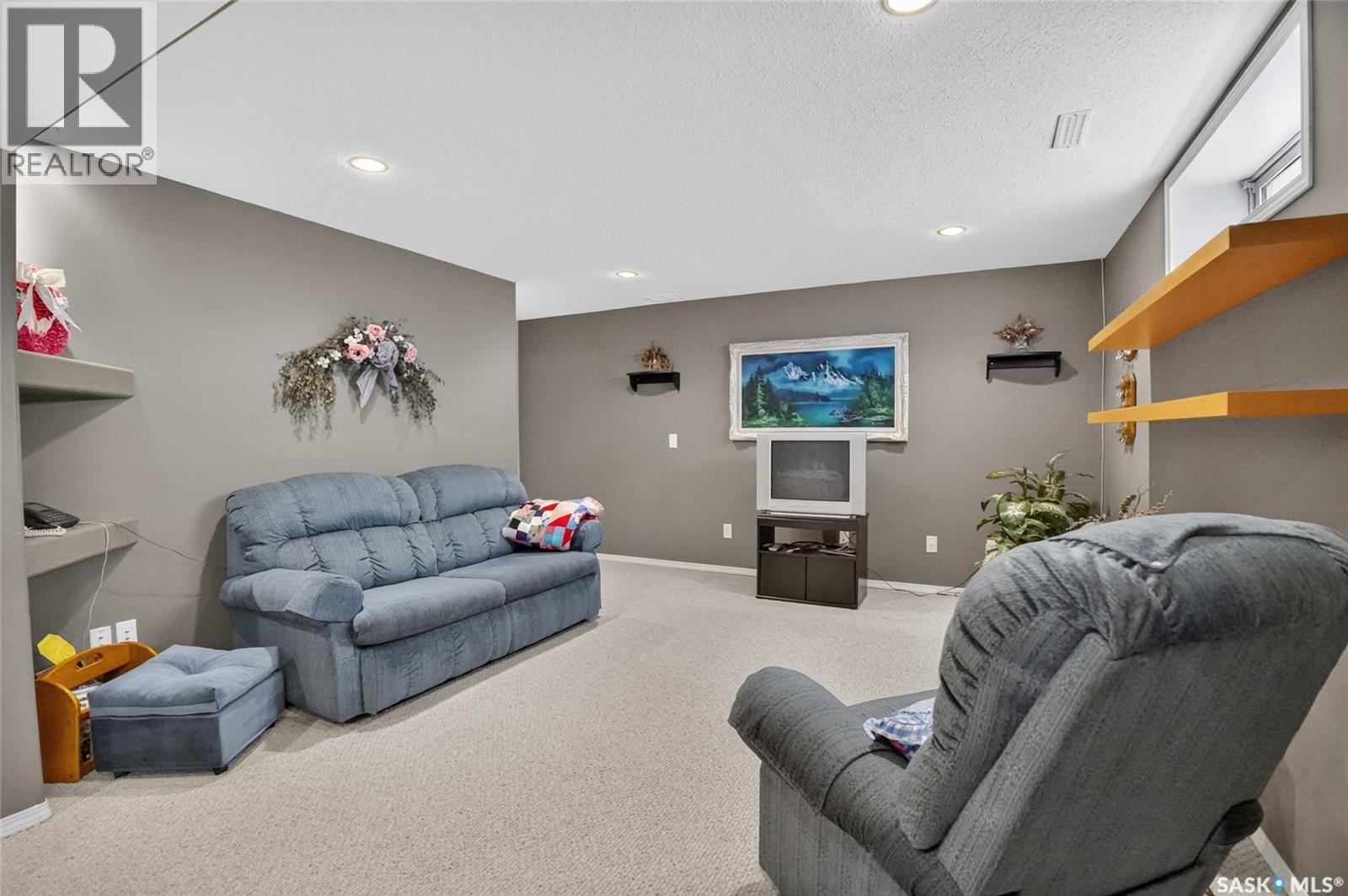 307 Sumner LANE - 38