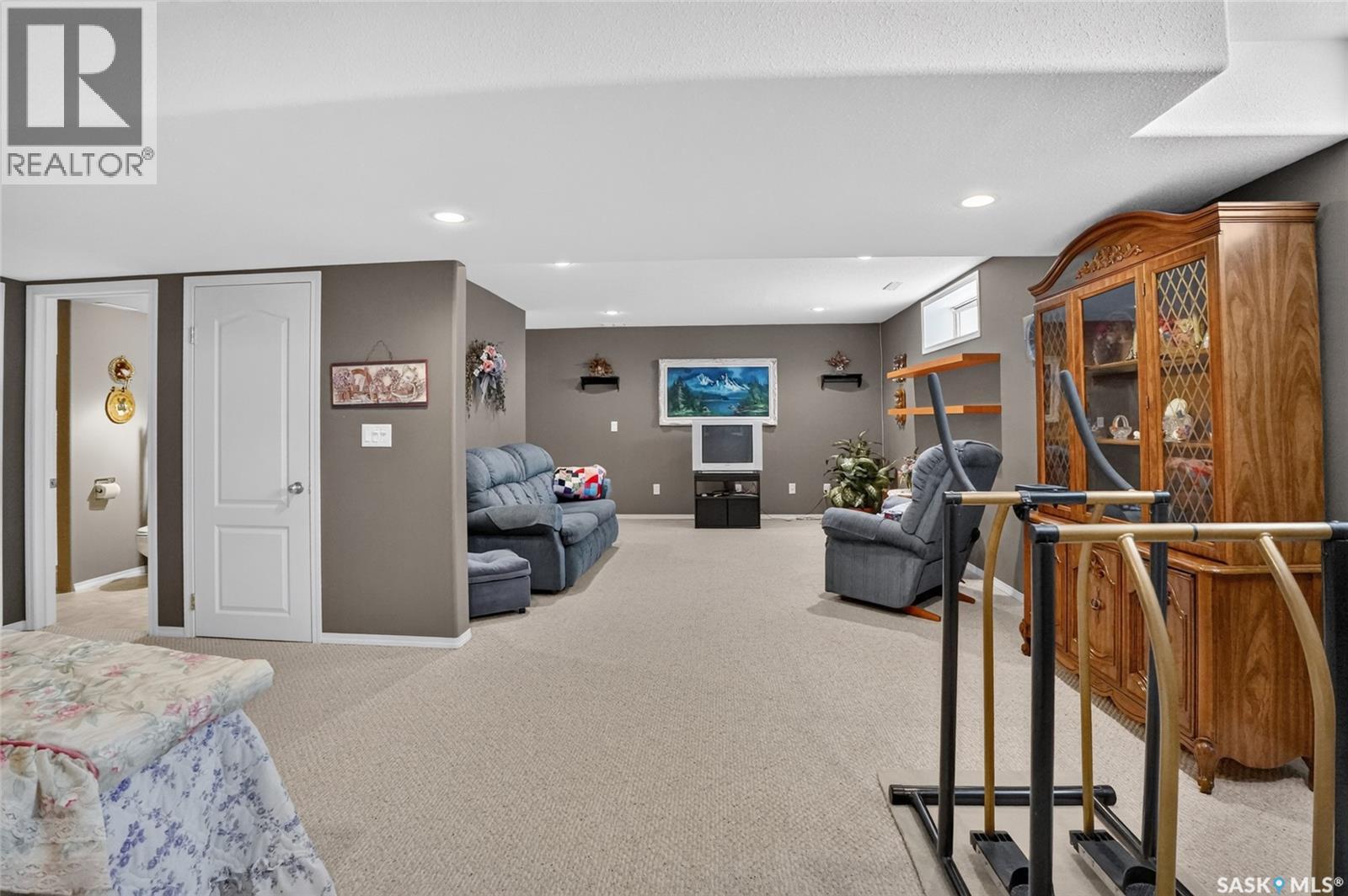 307 Sumner LANE - 40