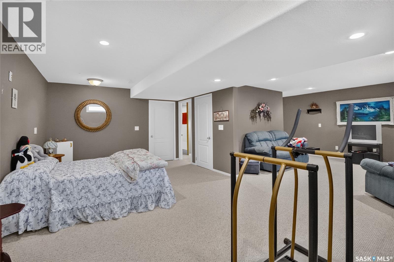 307 Sumner LANE - 44
