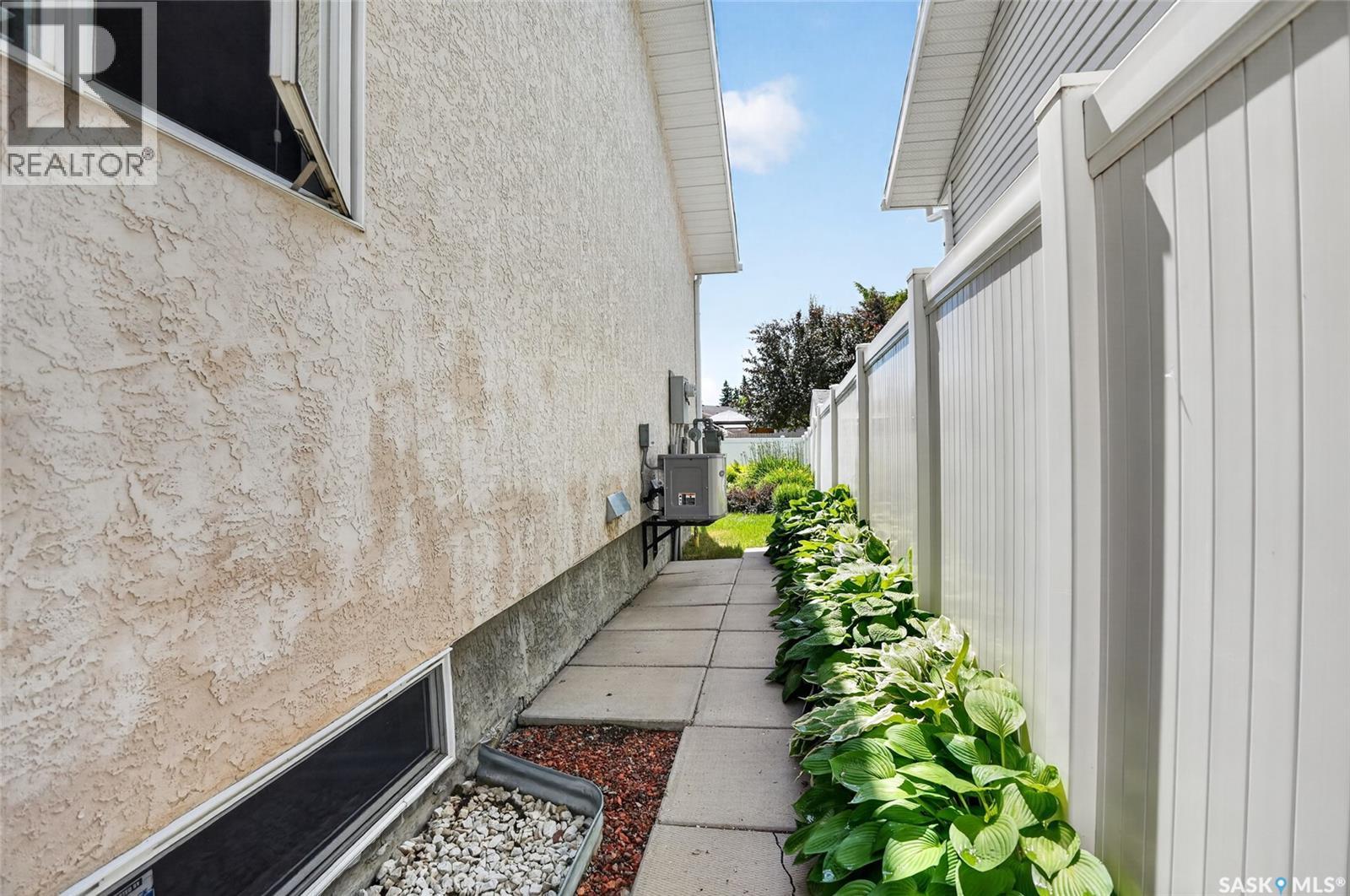 307 Sumner LANE - 53
