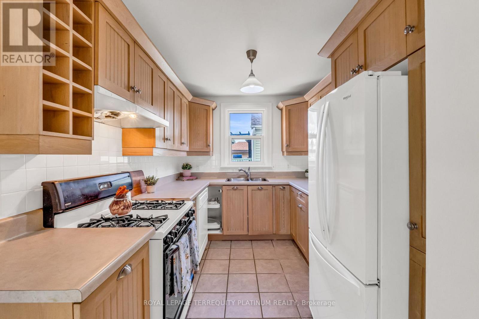 10 LOCARNO AVENUE - 16