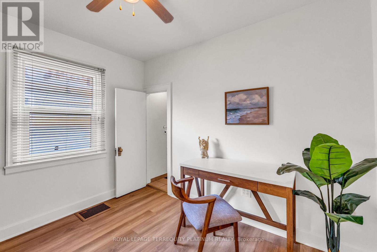 10 LOCARNO AVENUE - 18