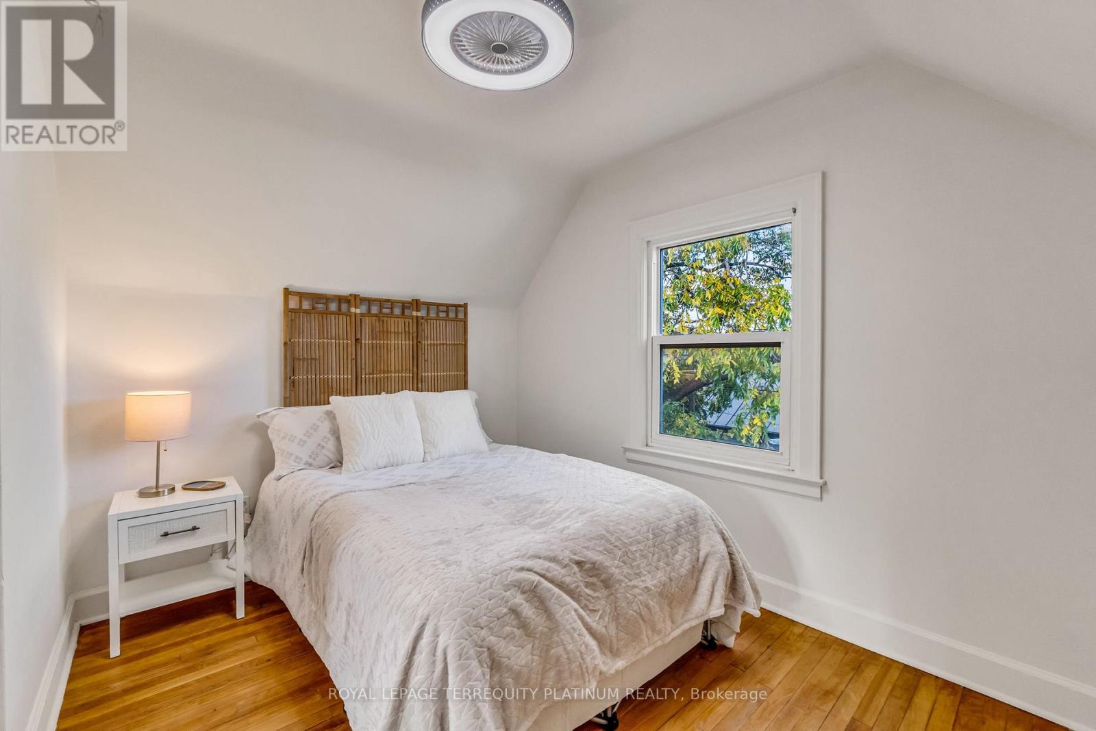 10 LOCARNO AVENUE - 21