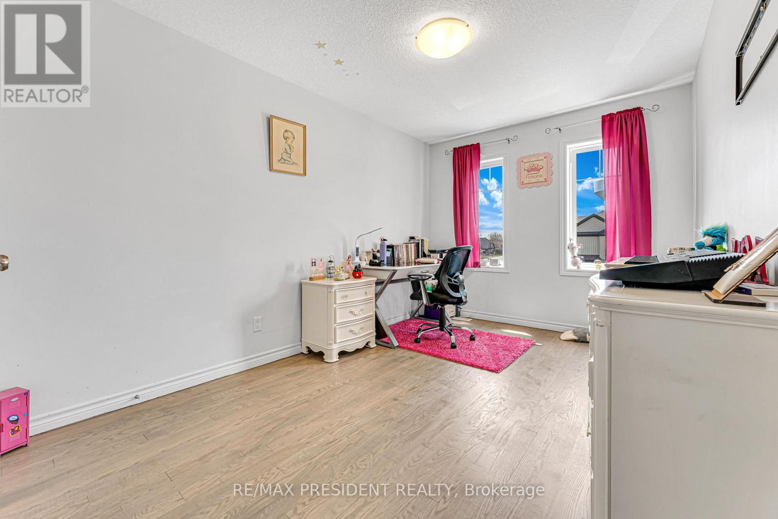 573 FORMAN AVENUE - 10