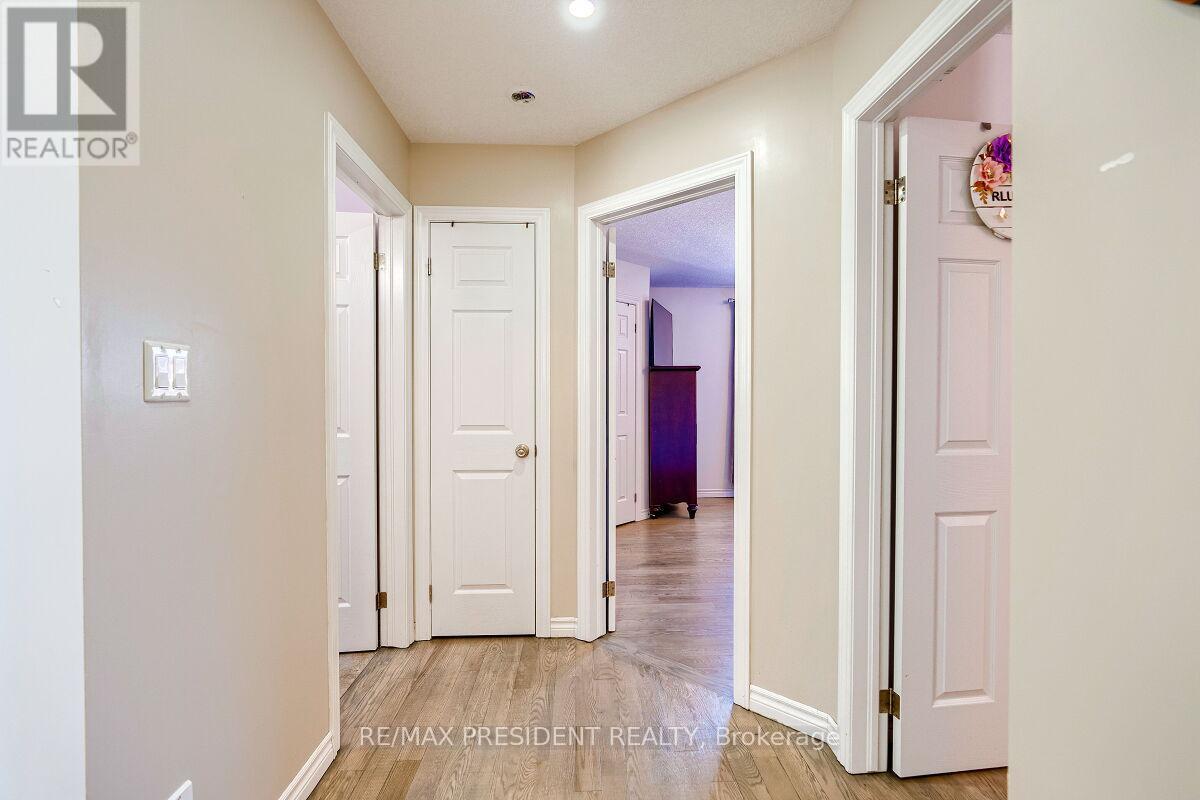 573 FORMAN AVENUE - 15