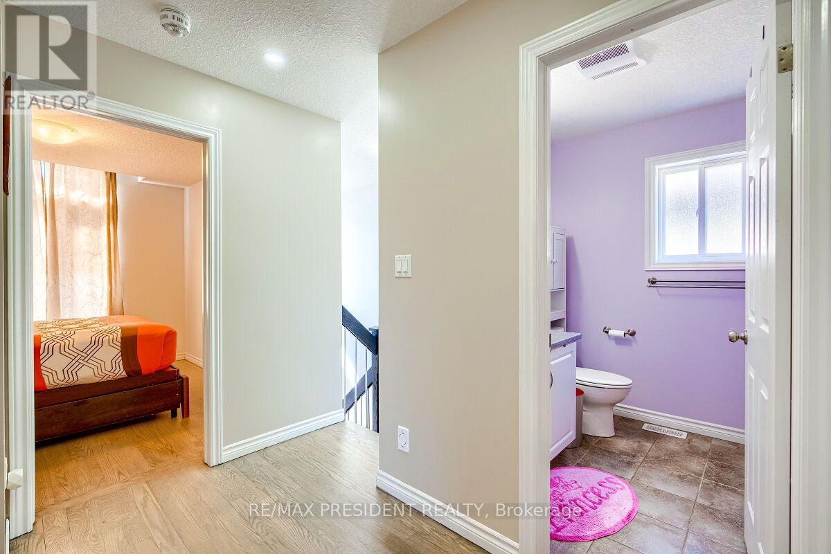 573 FORMAN AVENUE - 16