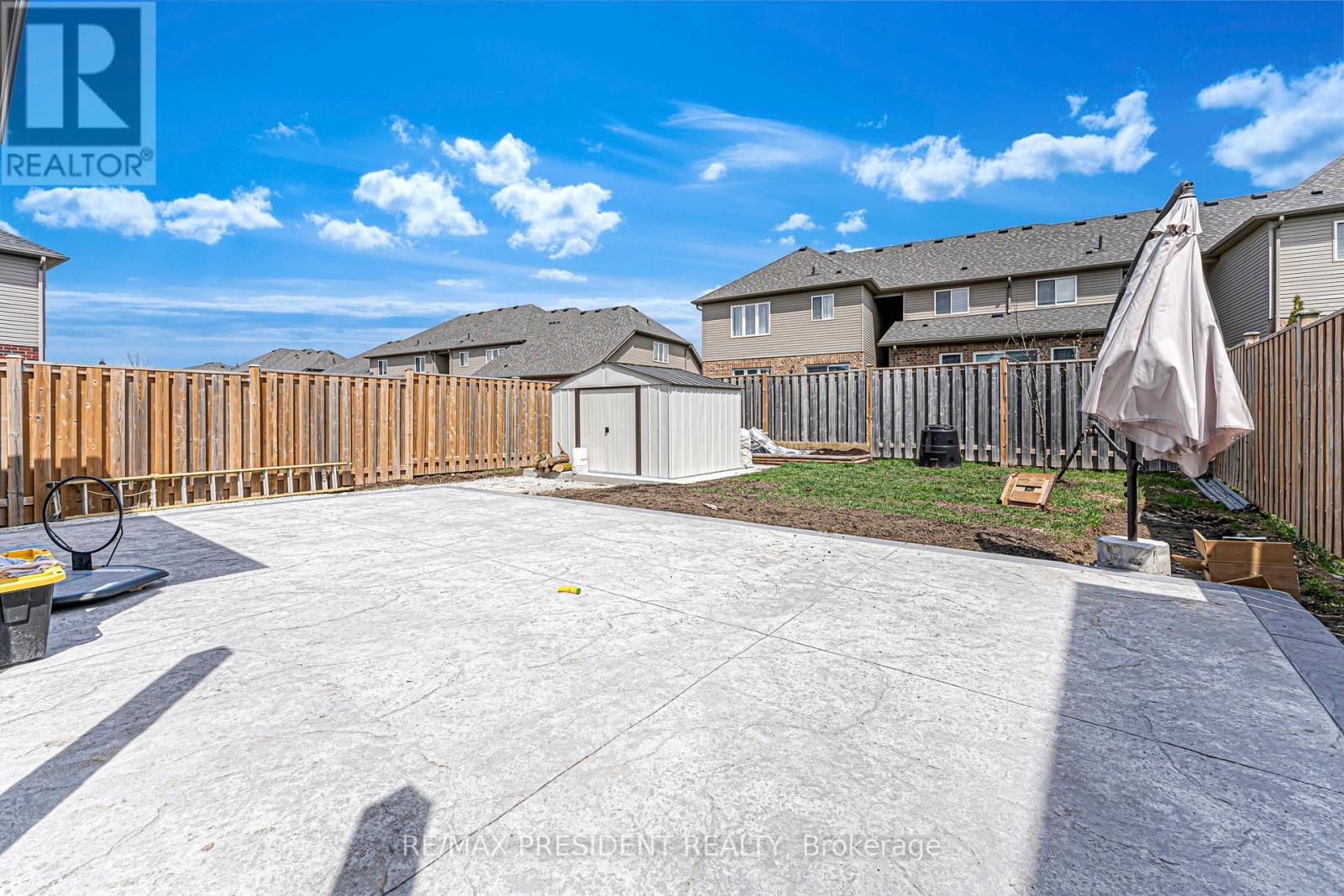 573 FORMAN AVENUE - 24