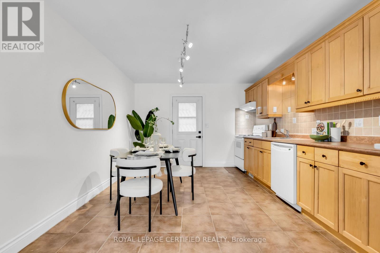 448 FERNLEIGH CIRCLE S - Image 14