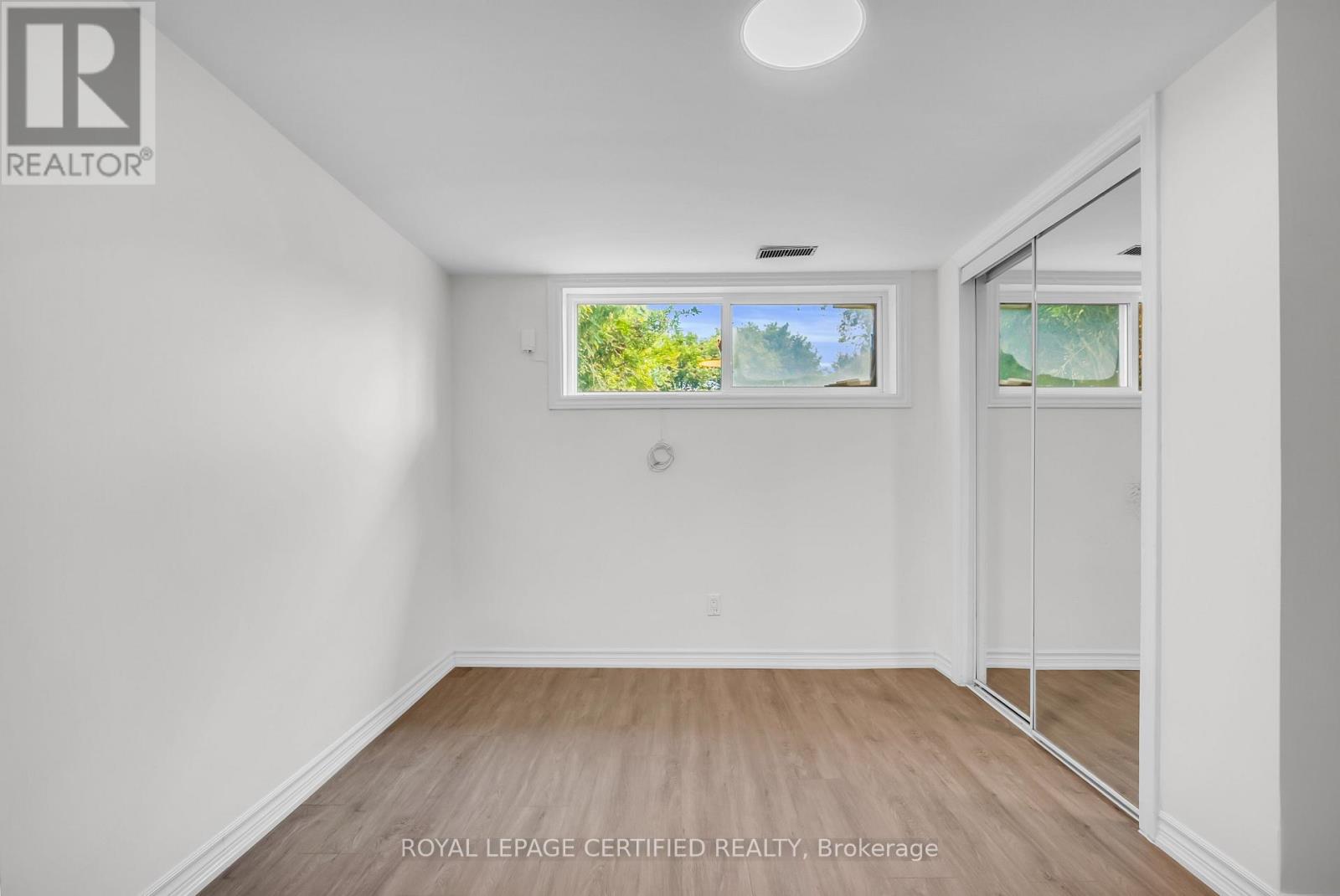 448 FERNLEIGH CIRCLE S - Image 37