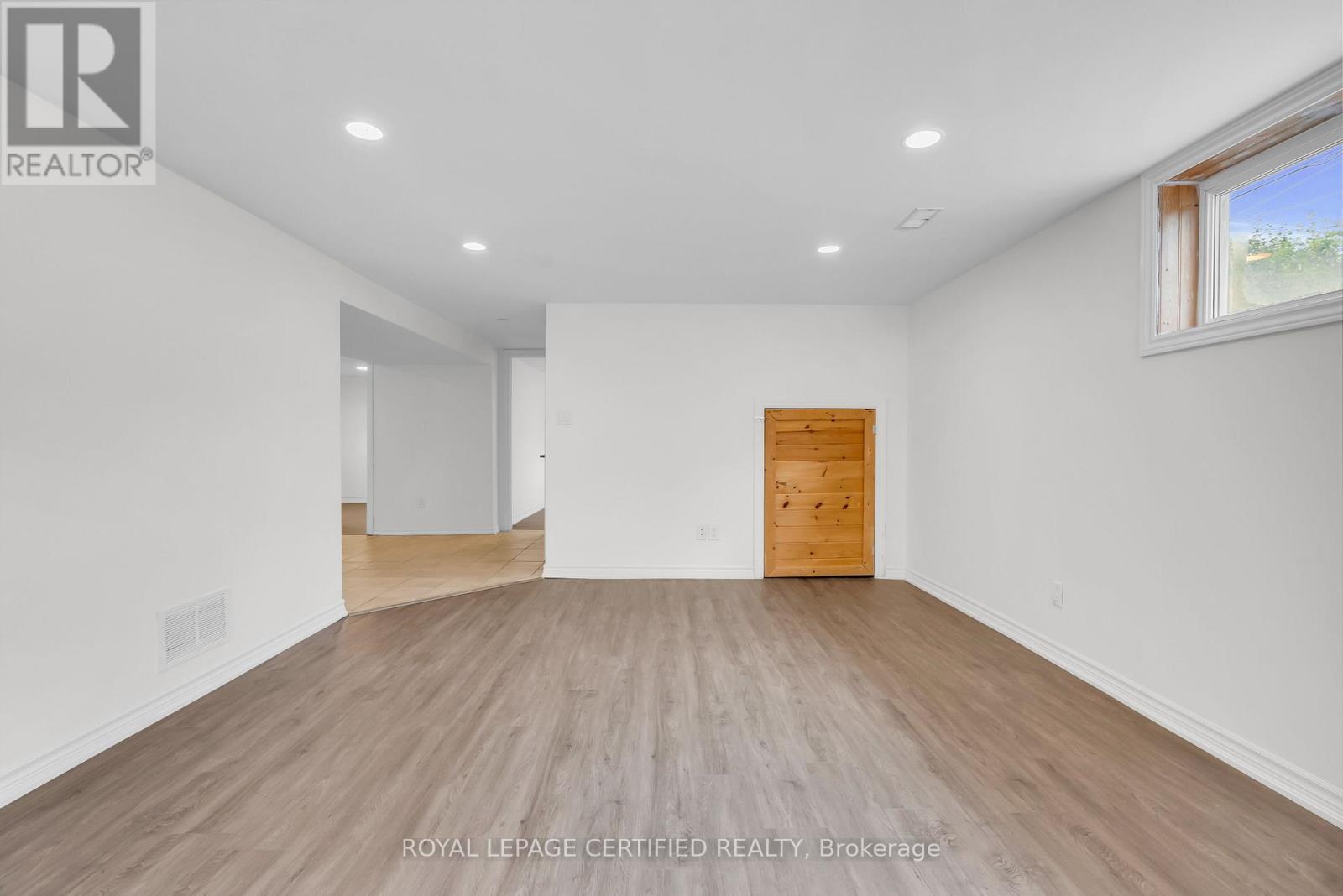 448 FERNLEIGH CIRCLE S - Image 36