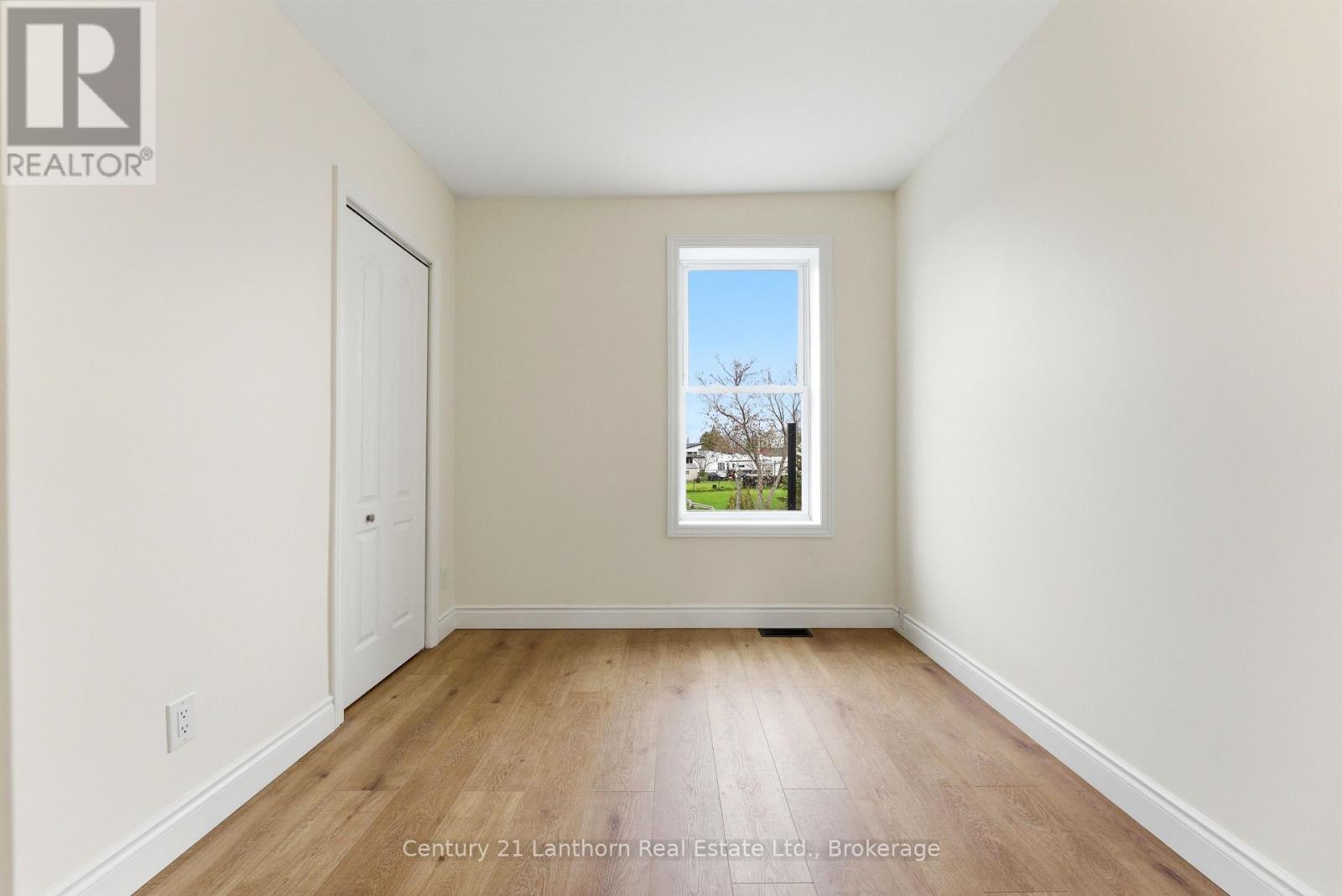 16 STORE STREET - 21