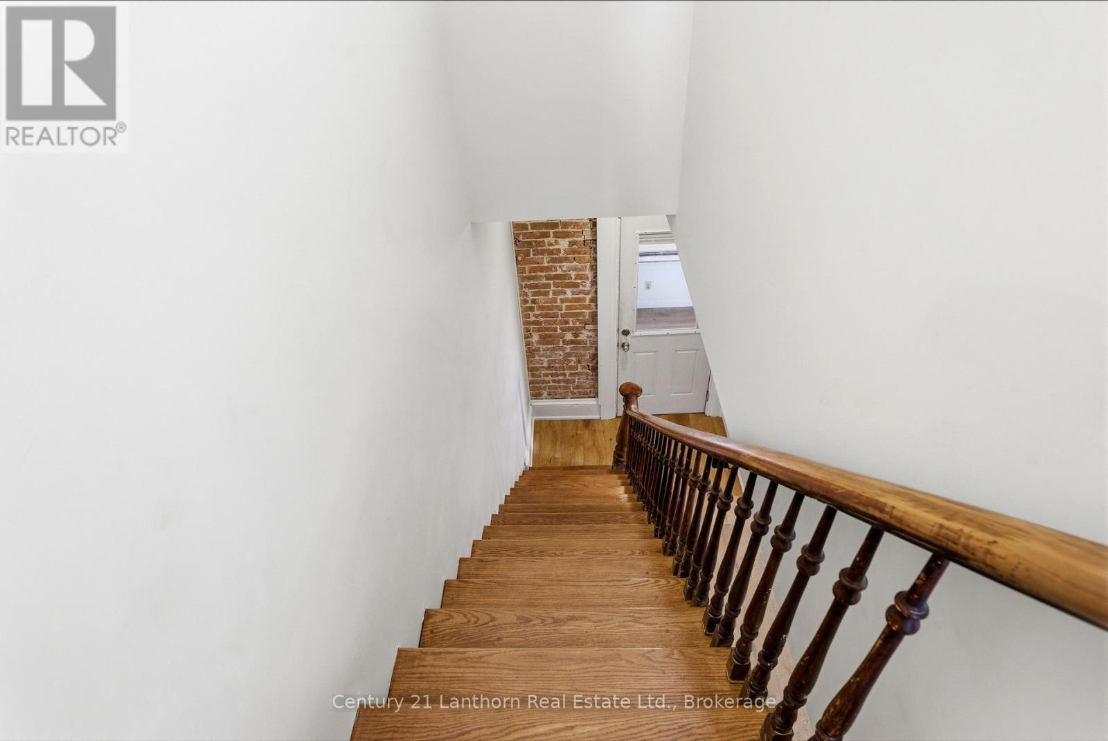16 STORE STREET - 26
