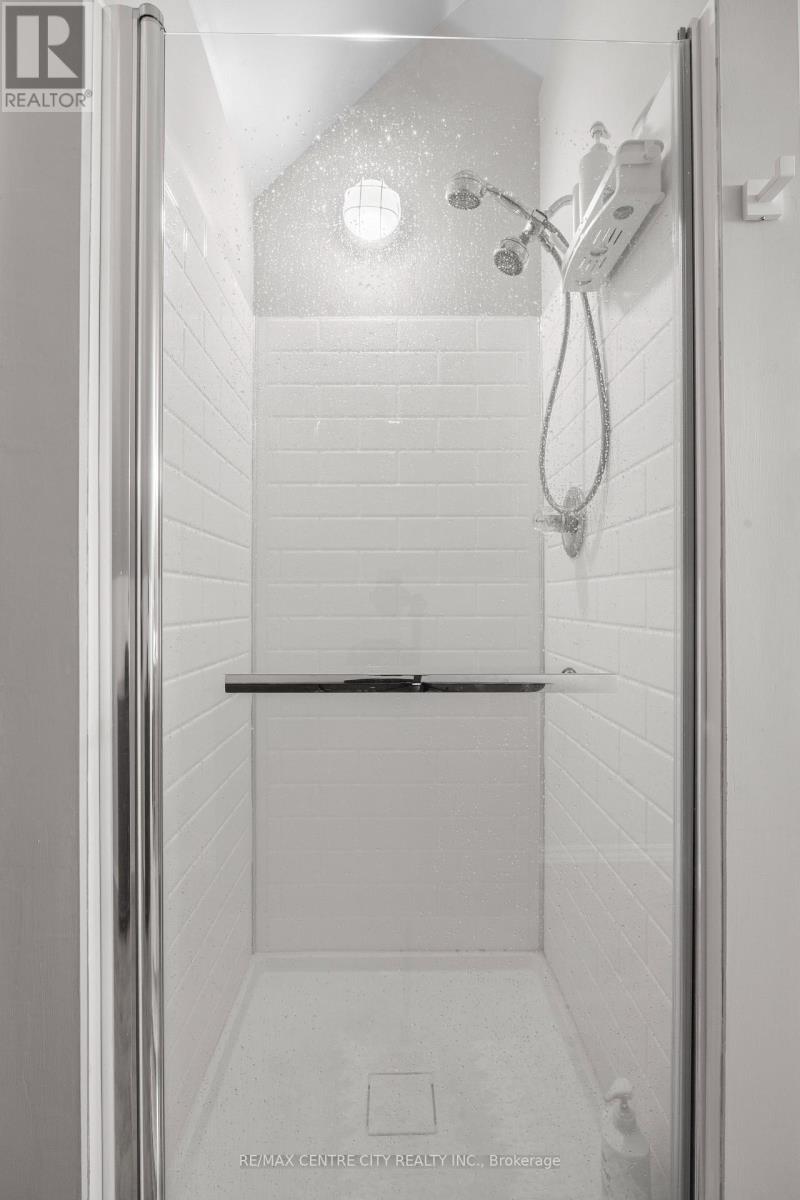 25 ERIE STREET - Image 25