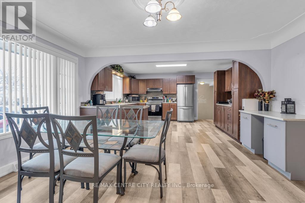 303 SIMCOE STREET - 12